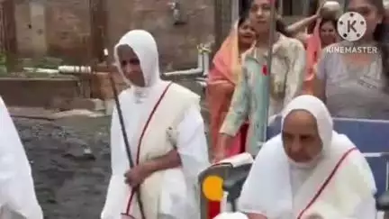 आगर: नगर में जैन साध्वी भगवंतों का हुआ मंगल प्रवेश, समाज जनों ने निकाली शोभायात्रा