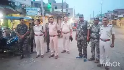 मेहरमा: मेहरमा थाना पुलिस ने निरीक्षक रूबी मिंज के नेतृत्व में मोहर्रम पर्व को लेकर थाना क्षेत्र में किया फ्लैग मार्च