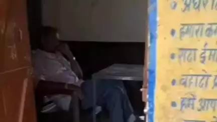 हिण्डोली: बड़ा नयागांव स्थित सरकारी स्कूल में सोते रहने की शिकायत पर विभाग ने दो शिक्षकों को हटाया