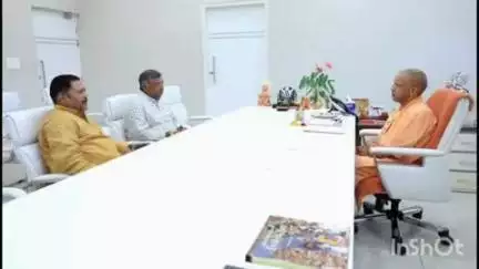 दातागंज: दातागंज क्षेत्रीय विधायक और बृज क्षेत्र के अध्यक्ष ने मुख्यमंत्री से मिलकर दातागंज के विकास पर की चर्चा