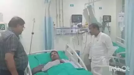 কোচবিহার ১: স্টেশনের সংলগ্ন বেসরকারি নার্সিংহোম ে গুলিবিদ্ধ তৃণমূল কর্মীকে দেখতে এলেন উত্তরবঙ্গ উন্নয়ন মন্ত্রী উদয়ন গুহ