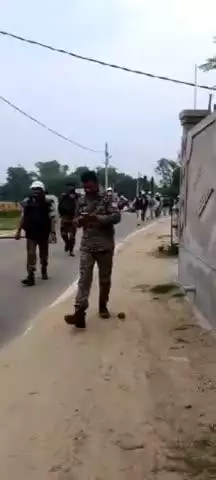 इचाक: इचाक प्रखंड में मोहर्रम पर्व को लेकर दूसरे दिन फ्लैग मार्च, संवेदनशील क्षेत्रों में पुलिस बल तैनात