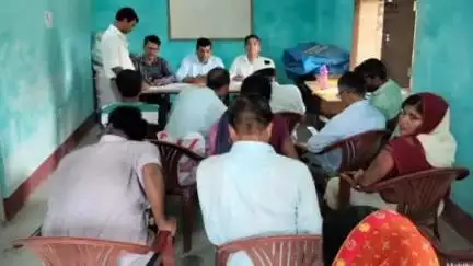 लदनिया: प्रखंड जीविका कार्यालय में बीएलओ एवं सहायक बीएलओ की समीक्षा बैठक आयोजित