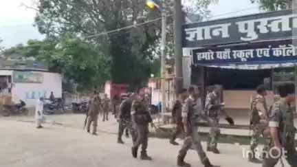 हुसैनाबाद: हुसैनाबाद में मुहर्रम को लेकर फ्लैग मार्च, सुरक्षा व्यवस्था को लेकर प्रशासन सतर्क