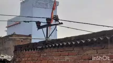 रोह: रोह बाजार में शुक्रवार को एक और बड़ा हादसा टला, मकान पर गिरा हाईटेंशन तार