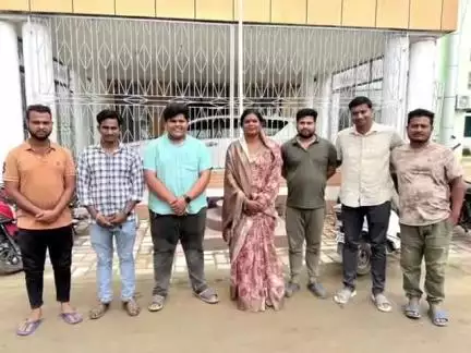 ଭଦ୍ରକ ଗ୍ରାମାଞ୍ଚଳ: ଜିଲାପାଳଙ୍କୁ ଭେଟି ଶୁଭେଚ୍ଛା ଜଣାଇବା ସହ ବାହୁଡ଼ା ଯାତ୍ରା ରେ ପ୍ରଥମ ସେବାକାର୍ଯ୍ୟ ରେ ଯୋଗଦେବାକୁ ନିବେଦନ କଲା ଭଦ୍ରକ ସେବା ସଙ୍ଗଠନ