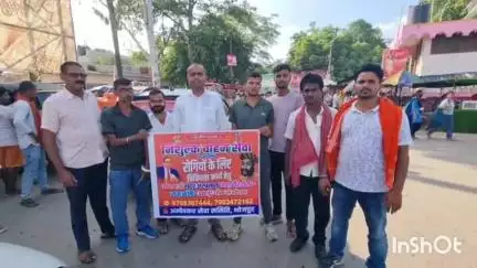 आरा: आरा रेलवे स्टेशन पर टेंपो हड़ताल के बाद अम्बेडकर सेवा समिति ने शुरू की निःशुल्क वाहन सेवा