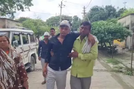 सहावर: लक्षिमपुर गांव में बारातियों से शराबियों ने की मारपीट, सहावर स्वास्थ्य केंद्र से जिला अस्पताल किया गया रेफर
