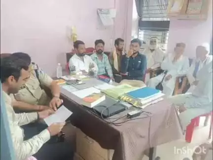 पलेरा: पलेरा थाना में आगामी त्योहारों को लेकर शांति समिति की बैठक आयोजित की गई, कई लोग शामिल हुए