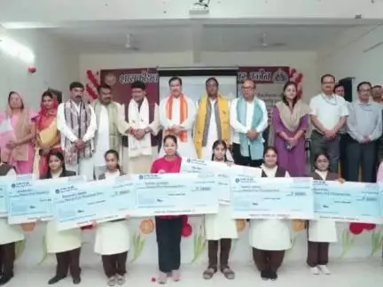 सारंगपुर: सारंगपुर विधायक गौतम टेटवाल ने उज्जैन में 2219 मेधावी छात्रों को ₹25 से ₹25000 के चेक दिए, किया लाइव प्रसारण