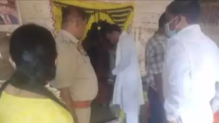 तुलसीपुर: सेमरहना में 21 वर्षीय विवाहिता की संदिग्ध परिस्थितियों में मौत, मृतका के पिता ने थाने में तहरीर देकर कार्रवाई की मांग की