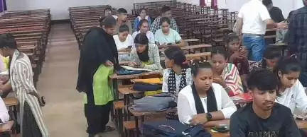 नोआमुंडी: नोवामुंडी कॉलेज के अम्बेडकर हॉल में एक दिवसीय रोजगार मेले का आयोजन
