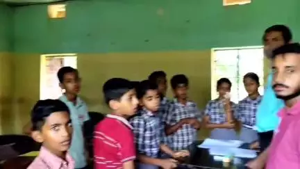 শান্তিরবাজার: পিলাক উচ্চতর মাধ্যমিক বিদ্যালয়ের ক্লাস রুম নিয়ে সমস্যা। সমস্যা সমাধানের দাবি ছাত্র-ছাত্রীদের