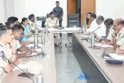 హవేలీ ఘన్​పూర్: మాదకద్రవ్యాల వినియోగం రవాణాపై ఉక్కు పాదం మోపాలి:
జిల్లా కలెక్టర్ రాహుల్ రాజ్, జిల్లా ఎస్పీ డివి శ్రీనివాసరావు.
