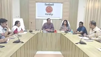 शाहजहांपुर: शाहजहांपुर में नोडल अधिकारियों संग बैठक में डीएम ने लापरवाह कर्मियों के निलंबन व एफआईआर के दिए निर्देश