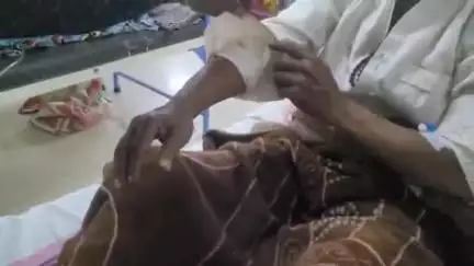 देवास: ग्राम अचलू खेड़ी में शराब के पैसे को लेकर बुजुर्ग से मारपीट, ज़िला अस्पताल में इलाज जारी
