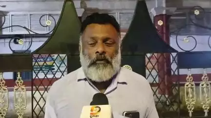 ବଲାଙ୍ଗୀର: ଜିଲ୍ଲାରେ ବଢ଼ୁଥିବା ଅପରାଧ ଓ ନିଶା ବ୍ୟାପାରକୁ ନେଇ ଜିଲ୍ଲାପାଳଙ୍କ କାର୍ଯ୍ୟାଳୟ ସାମ୍ନାରେ ଗୋସେବକ ଓ ସମାଜ ସେବିଙ୍କ ତିବ୍ର ପ୍ରତିକ୍ରିୟା
