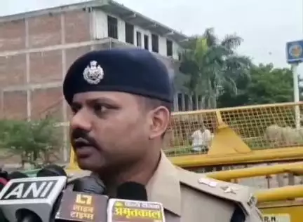 करछना: डांडी चौराहे के पास दिन दहाड़े युवक की हत्या के संबंध में डीसीपी यमुनापार विवेक चंद्र यादव ने दी जानकारी