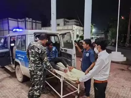 कवर्धा: ग्राम बुधवारा में तेज रफ्तार का कहर, दो बाइक की भिड़ंत में दो व्यक्ति घायल, जिला अस्पताल में भर्ती