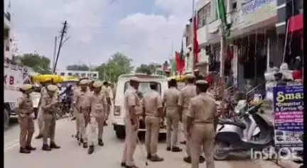 कुंडा: मोहर्रम त्यौहार के दृष्टिगत कुंडा कस्बे में सीओ के नेतृत्व में पुलिस ने किया भ्रमण, लिया सुरक्षा व्यवस्था का जायजा