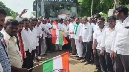 వైరా: హైదరాబాదులో జరిగే కాంగ్రెస్ పార్టీ ఏఐసీసీ అధ్యక్షులు మల్లికార్జున కార్గే భారీ బహిరంగ సభకుస వైరా కాంగ్రెస్ నాయకులు