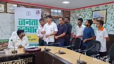जामताड़ा: समाहरणालय में उपायुक्त ने जनता दरबार में 3 वर्ष की समस्या का 5 मिनट में समाधान किया