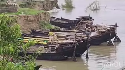 রতুয়া ১: গঙ্গার ভাঙ্গনে তলিয়ে যাওয়া আশঙ্কা মুলিরামটোলা গ্রাম, আতঙ্কে এলাকাবাসী