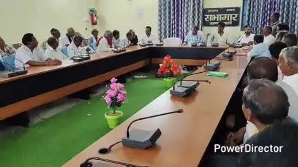सारवां: अंचल क्षेत्र में ग्राम प्रधान मूल रैयत सड़क किनारे भूमि को नहीं कर सकेंगे बंदोबस्त, सीओ ने बैठक में दिए निर्देश
