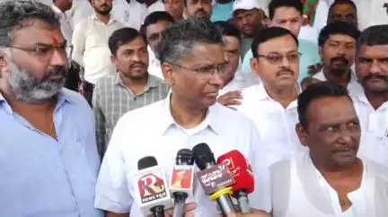 ಬೆಳಗಾವಿ: 'ಅವರ ಪಕ್ಷದವರು ಅವರಿಗೆ ಬುದ್ಧಿ ಹೇಳಲಿ,' ಎಂಎಲ್‌ಸಿ ಎನ್.ರವಿಕುಮಾರ್ ಹೇಳಿಕೆ ಬಗ್ಗೆ ಯರಗಟ್ಟಿಯಲ್ಲಿ ಸಚಿವ ಸತೀಶ್ ಜಾರಕಿಹೊಳಿ