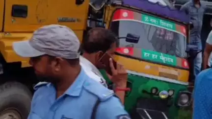 সালানপুর: নিয়ামতপুর নিউ রোডে নিয়ন্ত্রণ হারিয়ে অটোস্ট্যান্ডে ঢুকে অটো ও টোটোকে ধাক্কা ডাম্পারের