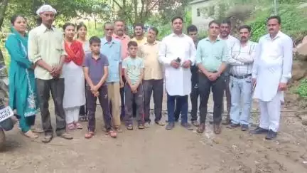 बद्दी: आजादी के 78 साल बाद भी दून विधानसभा क्षेत्र के लोगों का सपना अधूरा, एससी बस्तियों में सड़क और पानी का अभाव #jansamasya
