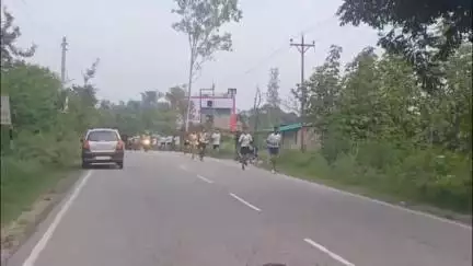 बंगाणा: कुटलैहड़ विकास मंच ने बंगाणा में मैराथन दौड़ का किया आयोजन, कार्यकारी एसडीएम अमित कुमार ने दिखाई हरी झंडी