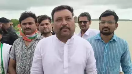 જામનગર શહેર: રણજિત સાગર ડેમ ઓવરફ્લો થતાં કોંગ્રેસ દ્વારા નવા નિરના વધામણા
