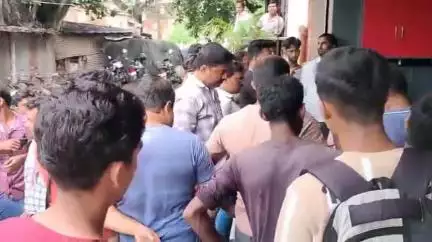 বহরমপুর: ভাকুড়িতে সরকারি বাসে তল্লাশি চালিয়ে উদ্ধার প্রচুর গাঁজা, আটক 2