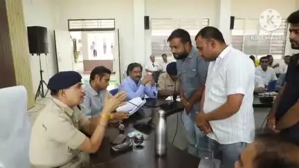 आगर: जिला पंचायत सभाकक्ष में भूमि विवाद से संबंधित मामलों के निस्तारण हेतु शिविर का हुआ आयोजन, 30 से अधिक मामले हुए निष्पादित
