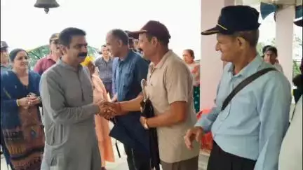 धर्मपुर: आपदा प्रभावित धर्मपुर क्षेत्र में राहत कार्य जारी, अब तक ₹2.90 लाख की राहत राशि वितरित