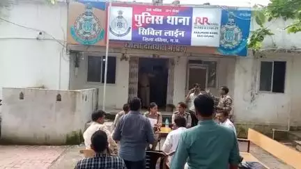 दतिया नगर: सिविल लाइन थाने में PC कर SDOP ने लूट के मामले का किया खुलासा, दो आरोपी हुए गिरफ्तार