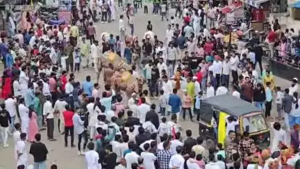 शाजापुर: मोहर्रम की आठवीं तारीख पर शाजापुर में निकला गया हजरत अब्बास अलमदार की शहादत की याद में अलम का जुलूस