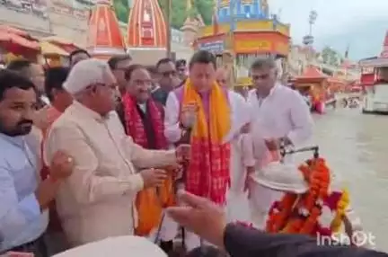 हरिद्वार: हरकीपौड़ी पर CM धामी ने गंगा पूजन कर की नदी उत्सव की शुरुआत, नदियों को स्वच्छ और निर्मल रखने का दिलाया संकल्प