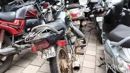 നിലമ്പൂർ: മമ്പാട്, നിലമ്പൂർ, എരഞ്ഞിമങ്ങാട് എന്നിവടങ്ങളിലെ സ്കൂളിൽ പൊലീസ് പരിശോധന, കുട്ടി ഡ്രൈവർമാരും വാഹനങ്ങളും പിടിയിൽ