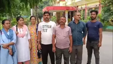 धनबाद/केंदुआडीह: प्रधानमंत्री आवास योजना को लेकर एक दर्जन लाभार्थी नगर निगम पहुंचे, जताई नाराज़गी
