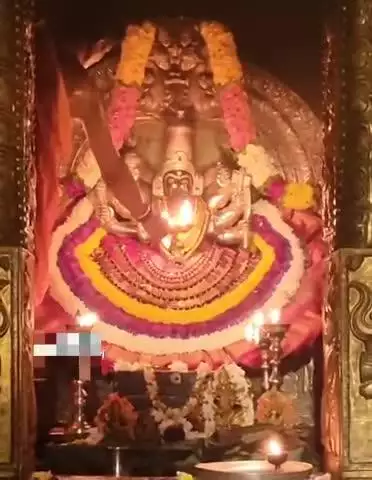 ಚನ್ನಪಟ್ಟಣ: ಎರಡನೇ ಆಷಾಢ ಶುಕ್ರವಾರ; ಗೌಡಗೆರೆಯ ಚಾಮುಂಡೇಶ್ವರಿ ಸನ್ನಿಧಿಗೆ ಹರಿದುಬಂದ ಭಕ್ತಸಾಗರ