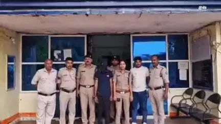 करेरा: करैरा पुलिस ने 17 वर्षीय किशोरी को किया दस्तयाब, बहला-फुसलाकर भगा ले जाने के मामले में आरोपी को किया गिरफ्तार