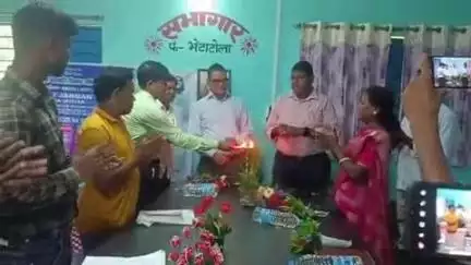 महेशपुर: भेटाटोला और आसकंधा पंचायत में पीएम जनमन शिविर का आयोजन किया गया, बीडीओ व सीओ ने दीप जलाकर किया शुभारंभ