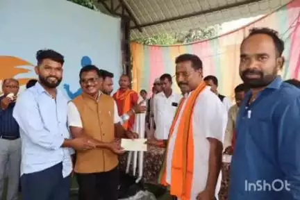 दंतेवाड़ा: कटेकल्याण में जनचौपाल शिविर का आयोजन, विधायक ने टैंकर वितरण कर बांटी खेल सामग्री