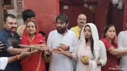 देवघर: बिहार विधान परिषद सदस्य नवल किशोर यादव ने बाबा मंदिर में की पूजा-अर्चना