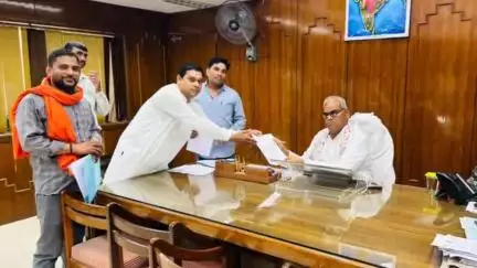 रामगढ़ पचवारा: जयपुर स्थित शिक्षा मंत्री के कार्यालय पर लालसोट के शिक्षकों ने स्थायीकरण की मांग को लेकर सौंपा ज्ञापन