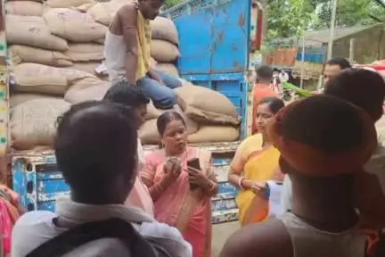 नामकुम: प्रखंड के अनाज गोदाम का प्रखंड प्रमुख आशा कच्छप और उपप्रमुख वीणा कुमारी ने किया निरीक्षण