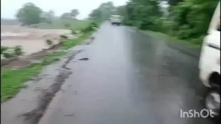 बिछिया: मोहगांव-घुघरी मार्ग पर बना नाला हुआ लबालब, यातायात बाधित होने से फंसे कई वाहन चालक