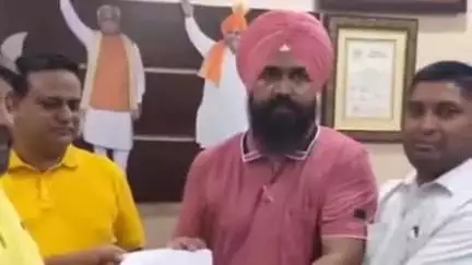 अम्बाला: विटा मिल्क प्लांट के कर्मचारियों ने अंबाला में पूर्व विधायक असीम गोयल से नौकरी की सुरक्षा को लेकर की मुलाकात